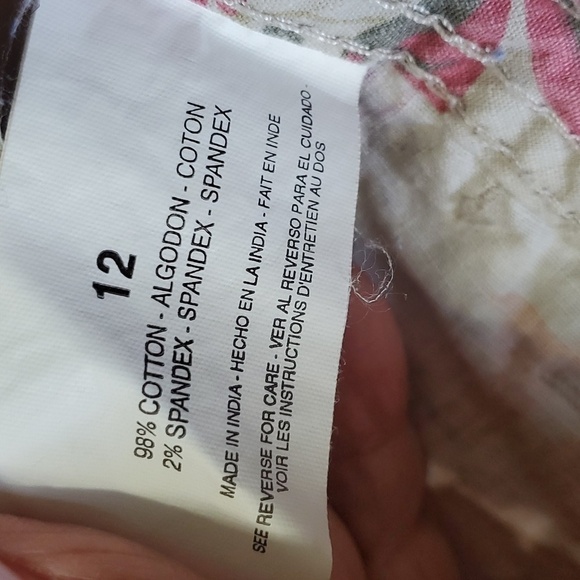 BANDOLONOBLU WOMEN'S  capris.‎ Y2K. Paisley print. Size 12,  4 pockets. - Picture 6 of 10